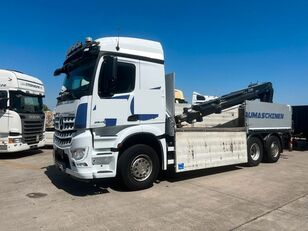 Camion forestier Mercedes-Benz MB Arocs avec grue de chargement et